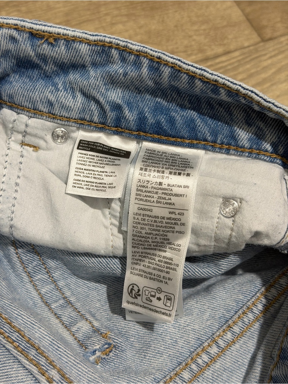 Levi's Women's Low-Rise Superlow Loose Jeans - Abraided Art 25x32 - Picture 7 of 16